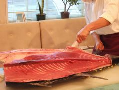 生本マグロの解体ショー