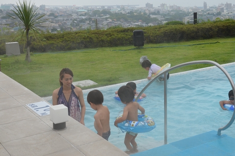 温水プール