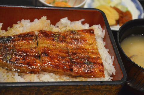 一色産