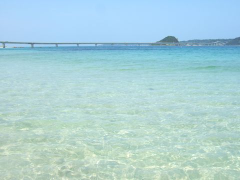 角島大橋も眺めながらの島戸海水浴場