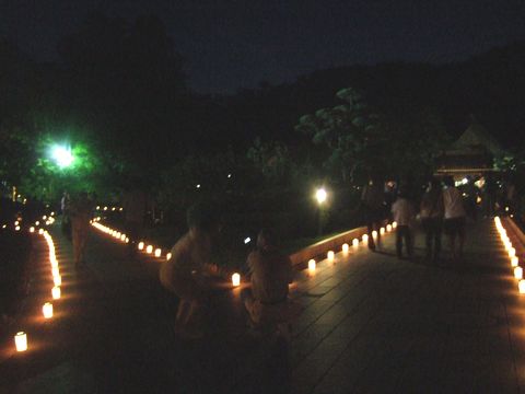 香山公園内の瑠璃光寺